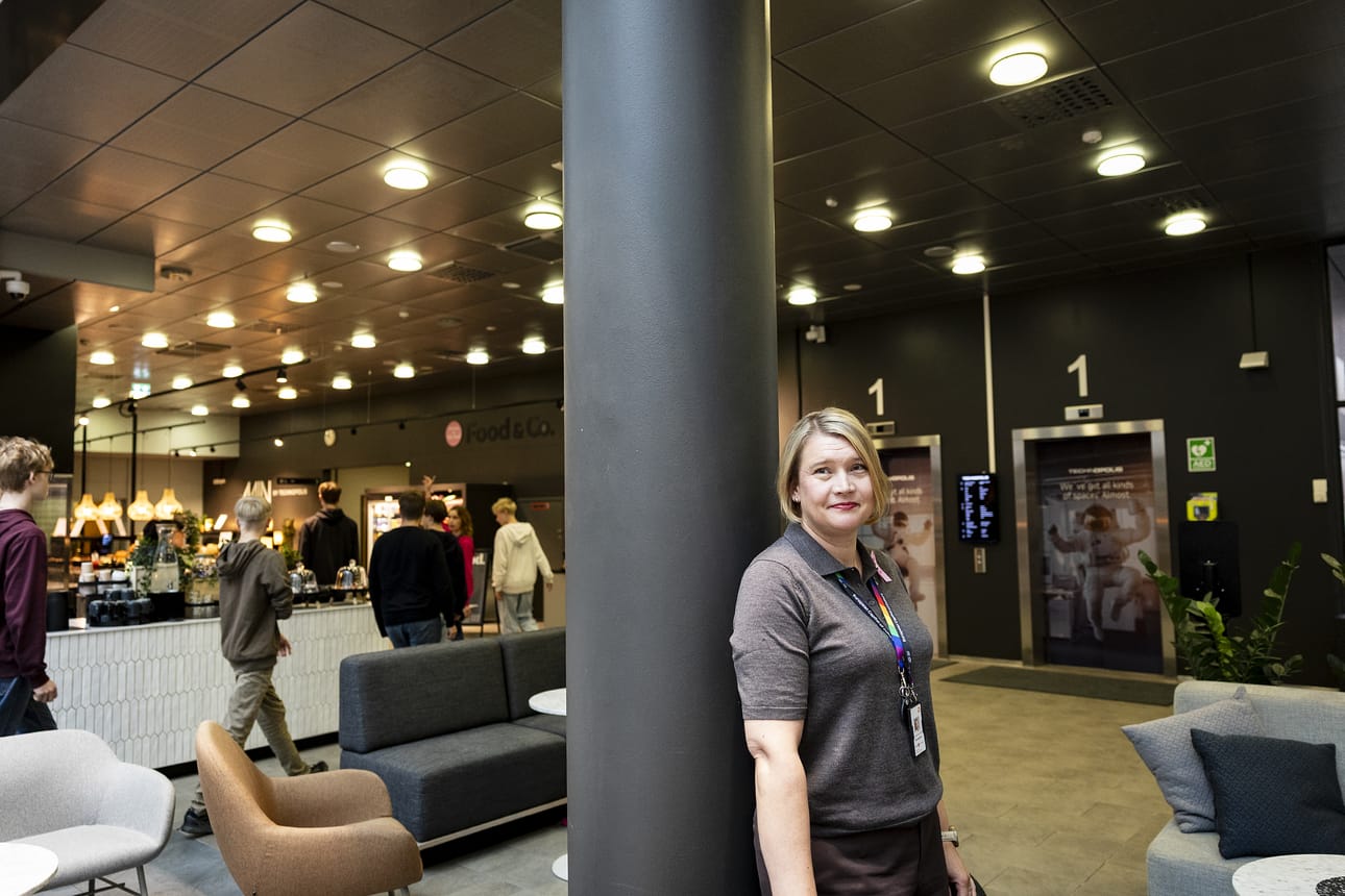 Työllisyysjohtaja Mari Rautiainen toivoo, että yritykset panisivat työpaikkansa julkiseen hakuun. Oulussa työllisyyspalveluista vastaa nykyään Business Oulu.