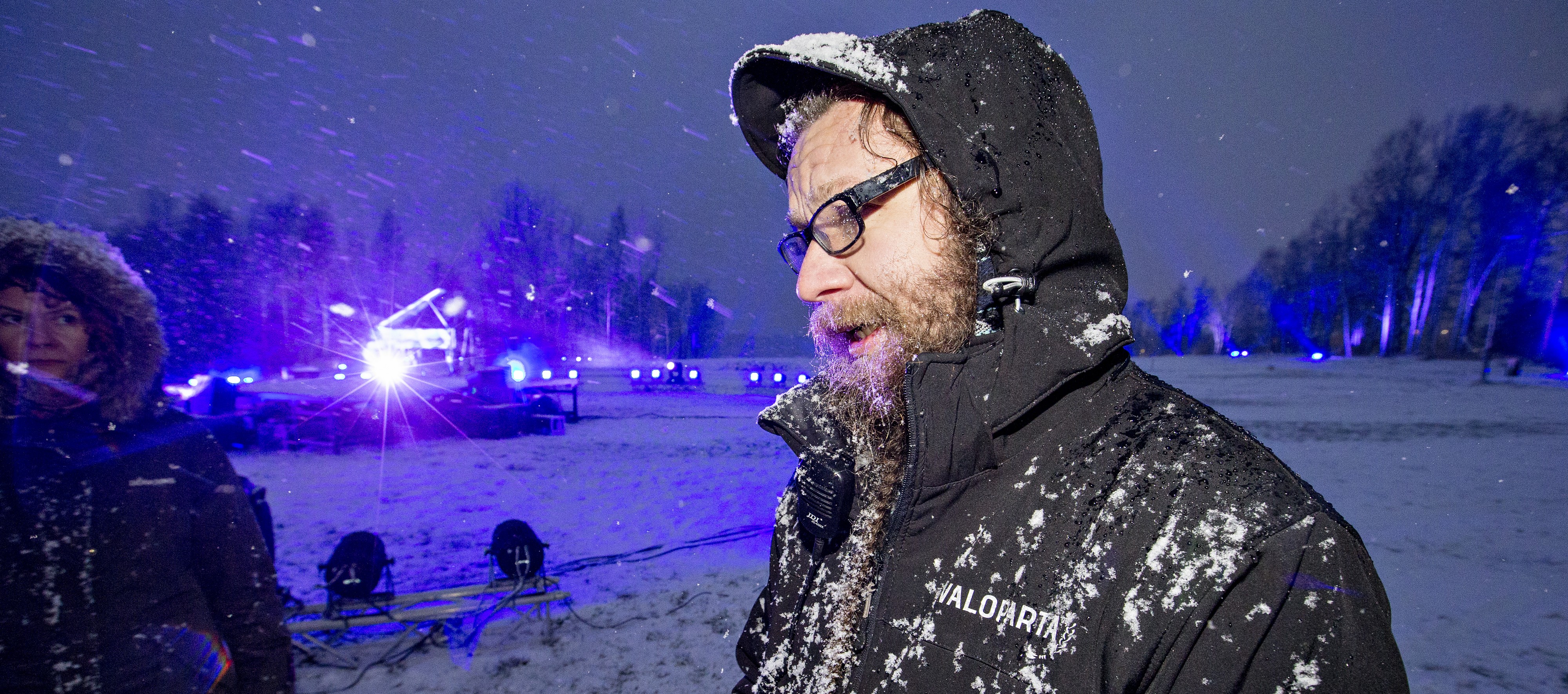 Valotaiteilija Kari Kola kehuu Kuusisaaren puiston infrastuktuuria.