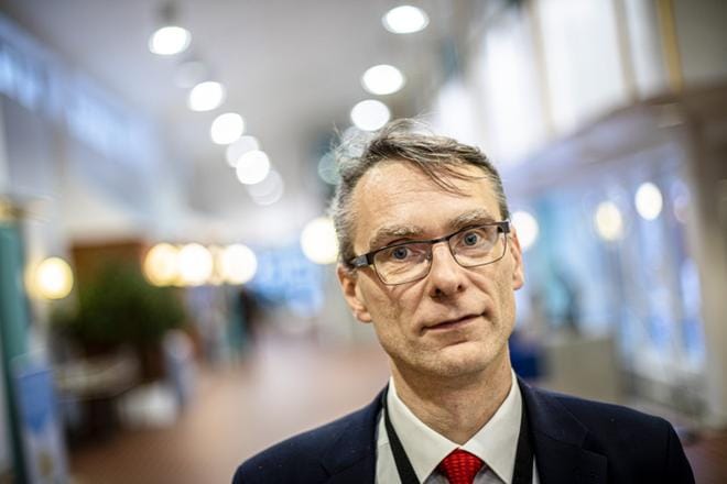 Oikeuskansleri Tuomas Pöysti kävi lokakuussa läpi laajasti eri toimintalinjojen etuja ja ongelmia, kun hän vastasi suomalaisten kanteluihin al-Holin leirin lapsista ja naisista. KUVA: Anssi Jokiranta