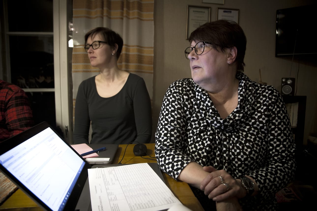 Merikadun alueelta valittu Elina Romppainen (oik.) on johtanut epäpoliittista lähidemokratiahallitusta, jossa Pattijoelta valittu Johanna Pistemaa on jäsenenä.
