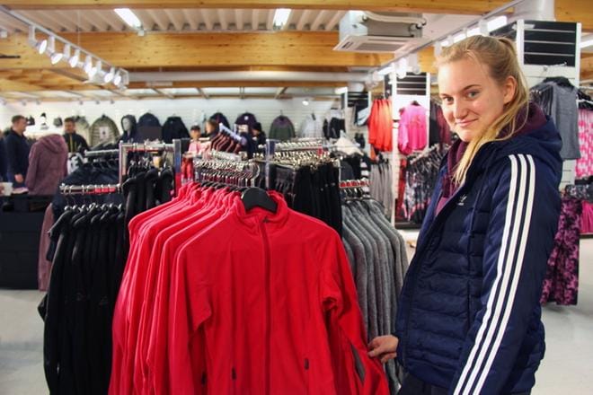 Urheilua harrastava Ronja Koivisto pistäytyi nelipäiväisissä avajaisissa heti ensimmäisenä päivänä. KUVAT: MIA KÄRKKÄINEN