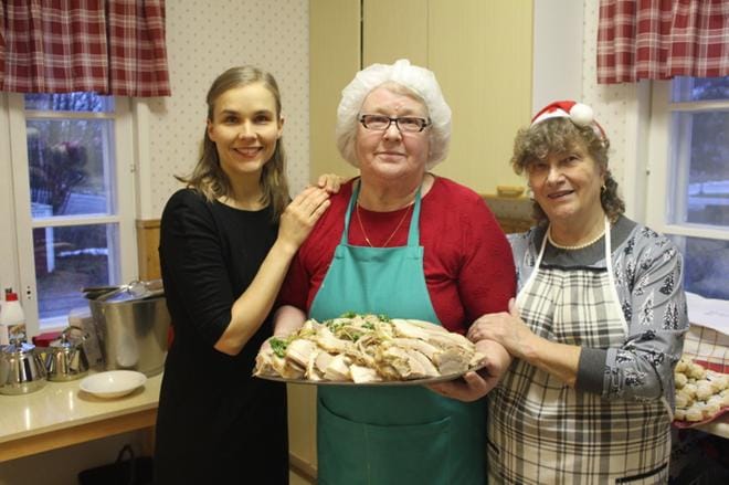 Elina Rantalahti, (vas.), Eila Ahvenkoski sekä Erja Mäenpää kuuluvat tapahtuman puuhanaisiin. Kuvat: Tomi Olli