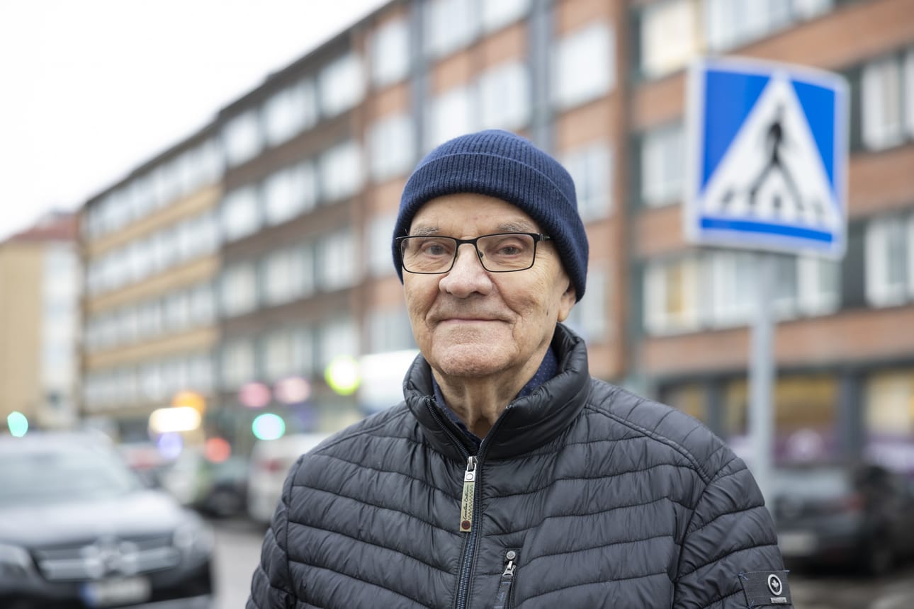 Toppilasta keskustaan lääkärikäynnille tullut Aaro Jokitalo kertoo olevansa iloinen veronmaksaja. Eläkeläismiehellä rahat riittävät niin, ettei ole puutetta. Verorahaa hän laittaisi sosiaalipuolelle. Erityisesti olisi hyvä, jos julkiseen terveydenhuoltoon saataisiin lisää väkeä, jotta jonot eivät olisi niin pitkiä. Yksityiselle puolelle hän on päässyt saman tien, mutta tietää, että julkisella puolella aikaa kuluu.