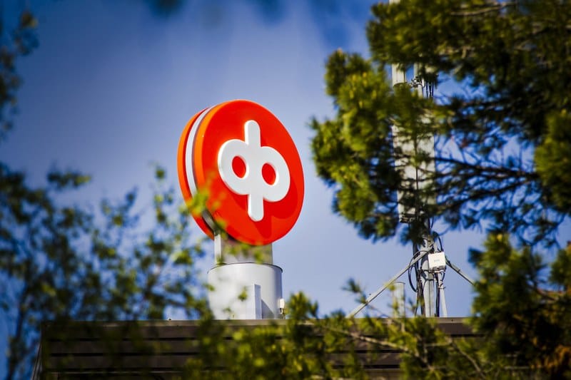 Utsjokelaisen Osuuspankin asiakkaan uuden pankkikortin hakeminen osoittautui yllättävän mutkikkaaksi. Asia hoitui vasta useiden puheluiden ja kaksi kertaa pankissa käymisen jälkeen.