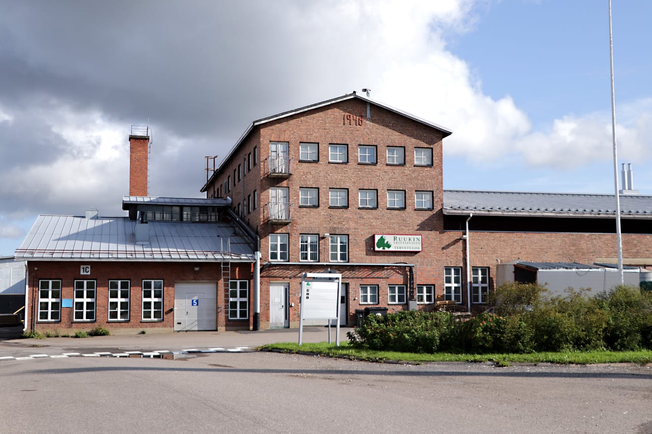 Ruukin Yrityspuistolla on positiivinen ongelma. Tulijoita olisi enemmän kuin on sopivaa vuokratilaa. Vanhaan tiilitehtaaseen mahtuisi, mutta tilat ovat yrityksille epäkäytännölliset.
