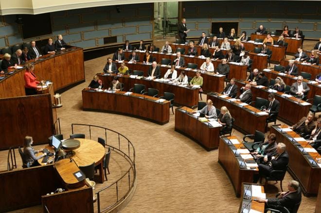 Eduskunta oli täysin yksimielinen siitä, että häirintä on kitkettävä Suomesta. Hallitus-oppositio -asetelmaa ei häirintäkeskustelussa ole. KUVA: