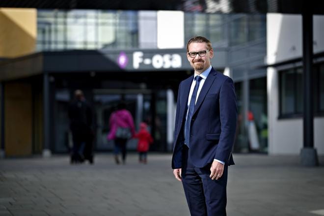 Yhteiskuntatieteiden maisteri Teemu Puolijoki työskentelee vielä Etelä-Pohjanmaan sairaanhoitopiirin kehitysjohtajana. KUVA: TOMI KOSONEN