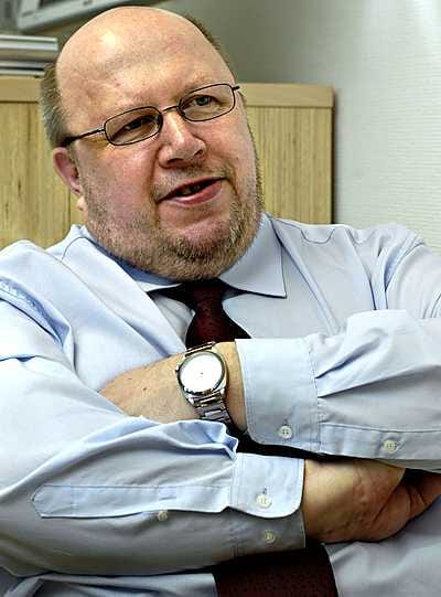 Paperiliiton puheenjohtajan Jouko Ahosen mukaan puupulaa ei ole vielä ratkaistu.