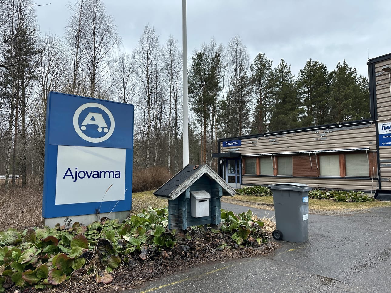 Alajärven Ajovarman toimipiste sijaitsee Teollisuustien varressa.