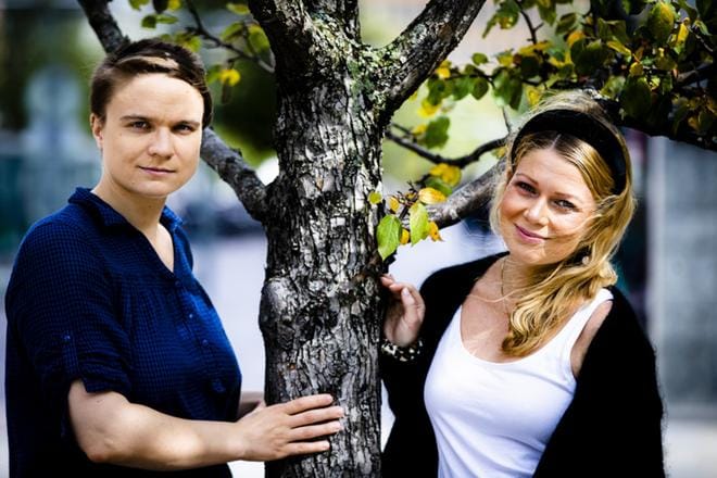 Otava Piha ja Noora Siivonen sanovat, että lähisuhdeväkivallan sovittelun jatkaminen antaisi viestin, että kotiväkivalta on perheiden sisäinen asia, eikä yhteiskunnalla ole intressiä puuttua siihen niin kuin muuhun väkivaltaan. KUVA: Joel Maisalmi