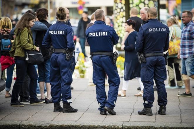 Terrorismin torjunta vaatii muidenkin kuin poliisin työtä. Arkistokuva Turun terrori-iskun tapahtumapaikalla viime elokuulta. KUVA: SATUMAARI VENTELÄ