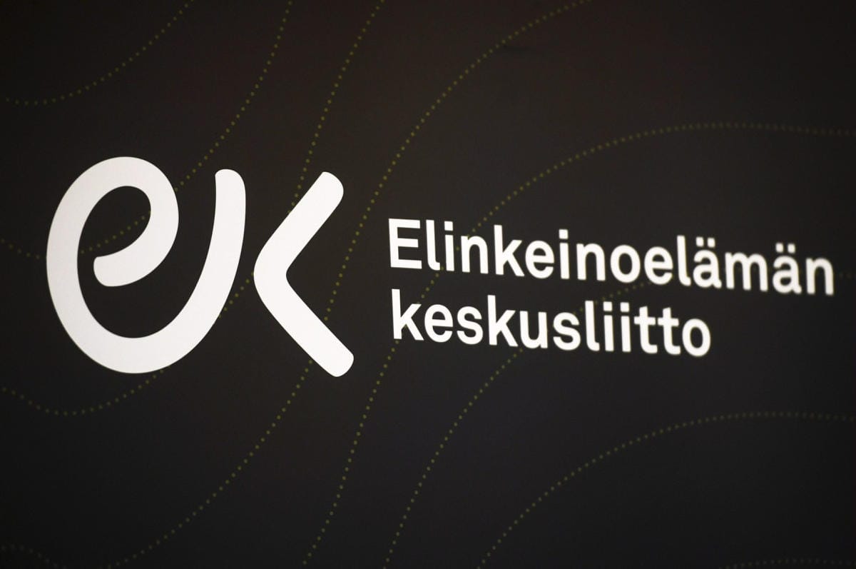Elinkeinoelämän keskusliiton mukaan luottamus nousi teollisuudessa, rakentamisessa ja palveluissa, mutta putosi vähittäiskaupassa. LEHTIKUVA / EMMI KORHONEN