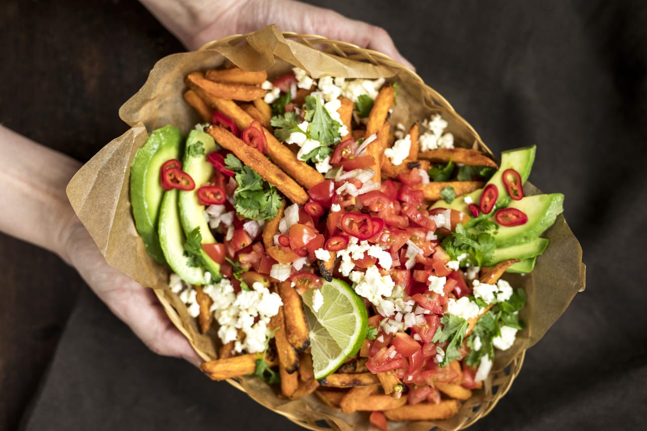 Pilko kasviksia pakastettujen bataattiranskalaisten kaveriksi, ja saat nopeasti värikkään annoksen.