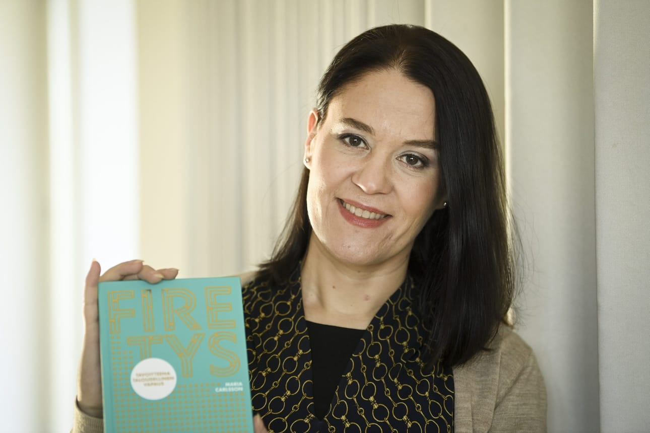 Firetys-ilmiöstä tietokirjan kirjoittaneen juristi Maria Carlssonin mukaan suurin osa firettäjistä laittaa kuukausittain rahaa talteen osakkeisiin tai rahastoihin. Ilmiöön kuuluu vahvasti myös oman kulutuksen vähentäminen, jolloin rahaa jää enemmän säästettäväksi. LEHTIKUVA / Emmi Korhonen