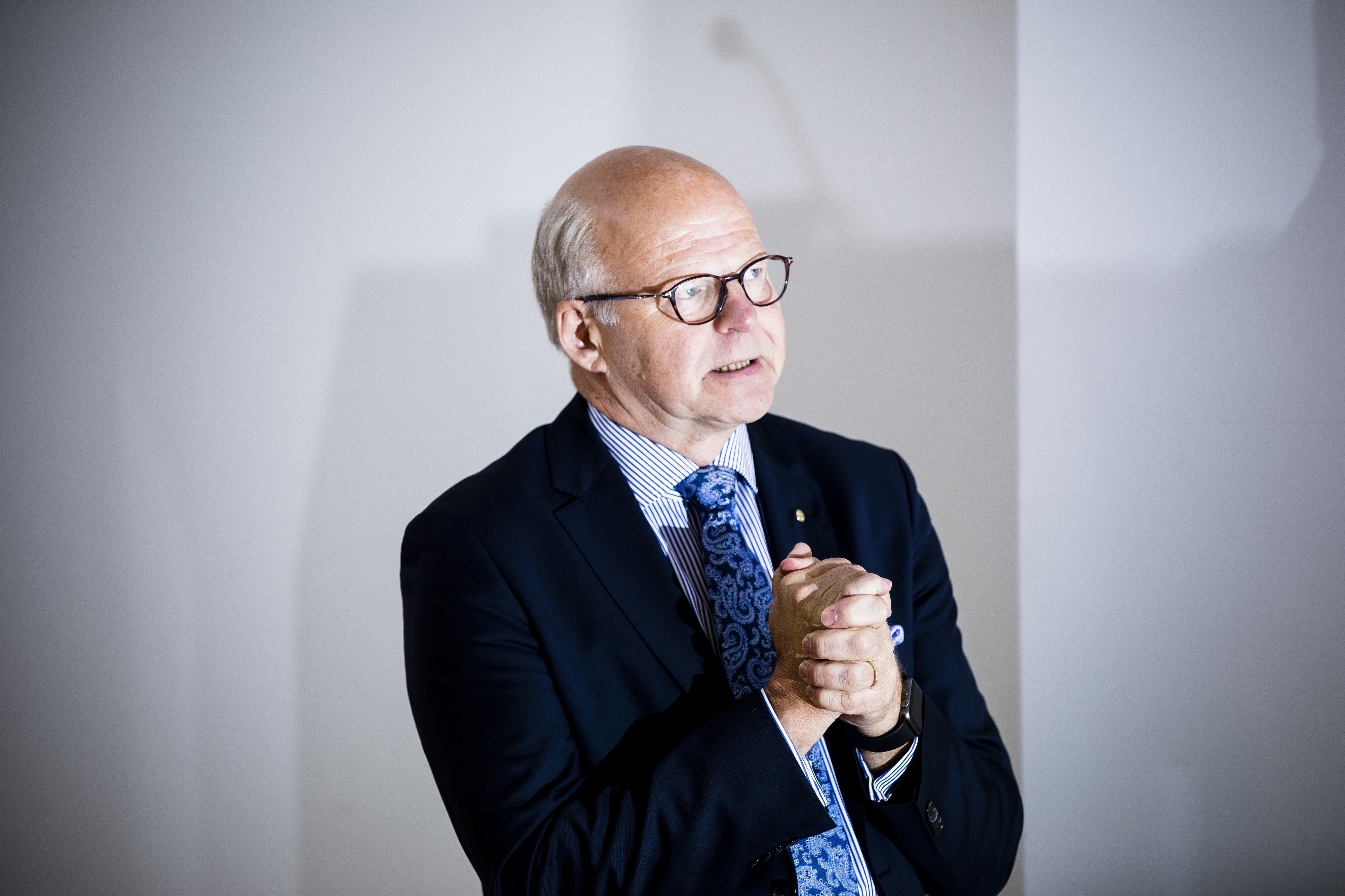 Vuorineuvos Reijo Karhinen sai kesäkuussa pääministeri Juha Sipilältä (kesk.) tehtävän laatia lista toimenpiteistä, joilla voitaisiin parantaa maatalouden yrittäjätuloa vuositasolla 500 miljoonalla eurolla.