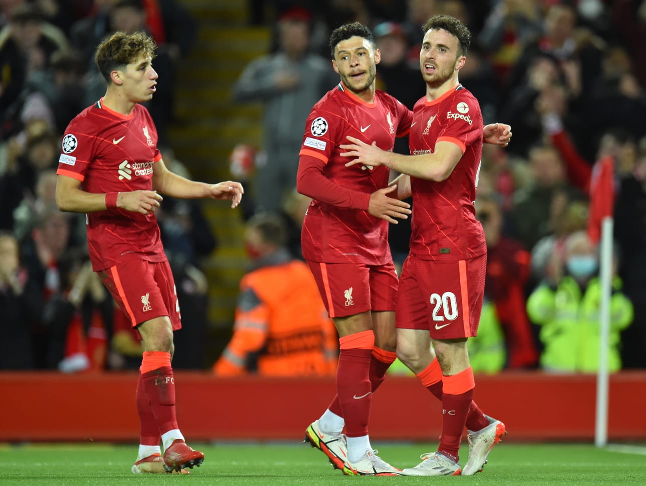 Liverpoolin portugalilainen Diogo Jota (oik.) teki avausmaalin 13. minuutilla. Hän onnistui toistamiseen toisella jaksolla, mutta osuma hylättiin paitsiona VAR:n käsittelyn jälkeen.