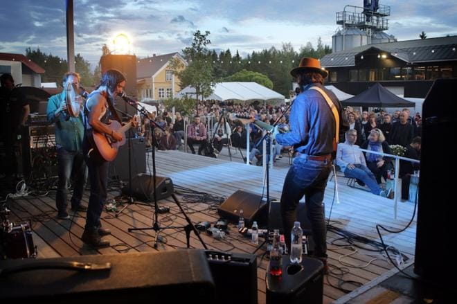 Kyröfest järjestettiin edellisen kerran vuonna 2019, jolloin tapahtumassa esiintyi muun muassa yhdysvaltalainen Joshua James (kuvassa). Tänä vuonna festivaalin esiintyjinä nähdään muun muassa Iisa, Antti Autio, Litku Klemetti ja Joensuu 1685. KUVA: ANNE PUUMALA
