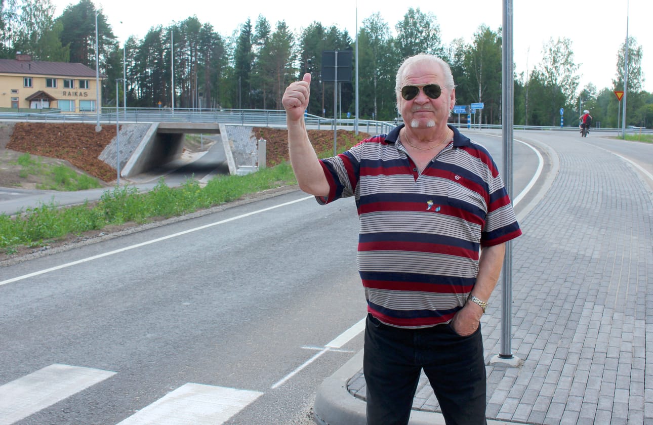Nyt on asiat hienosti peukuttaa Kari Luosujärvi tällä viikolla valmistuvalle Rantsilan risteysremontille. Luosujärvi iloitsee erityisesti uudesta alikulusta. Enää koululaiset eivät kulje valtatien yli vaan menevät sen ali.