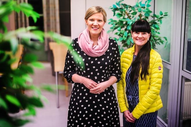 Kokoomusnaisten puheenjohtajaehdokkaat Sofia Vikman ja Pia Hytönen vierailivat maanantaina Seinäjoella. Kokoomuksen piiritoimistossa järjestetyssä paneelikeskustelussa ehdokkaat olivat monessa asiassa samoilla linjoilla, mutta eroavaisuuksiakin ehdokkaiden välillä löytyi. KUVA: KRISTA LUOMA