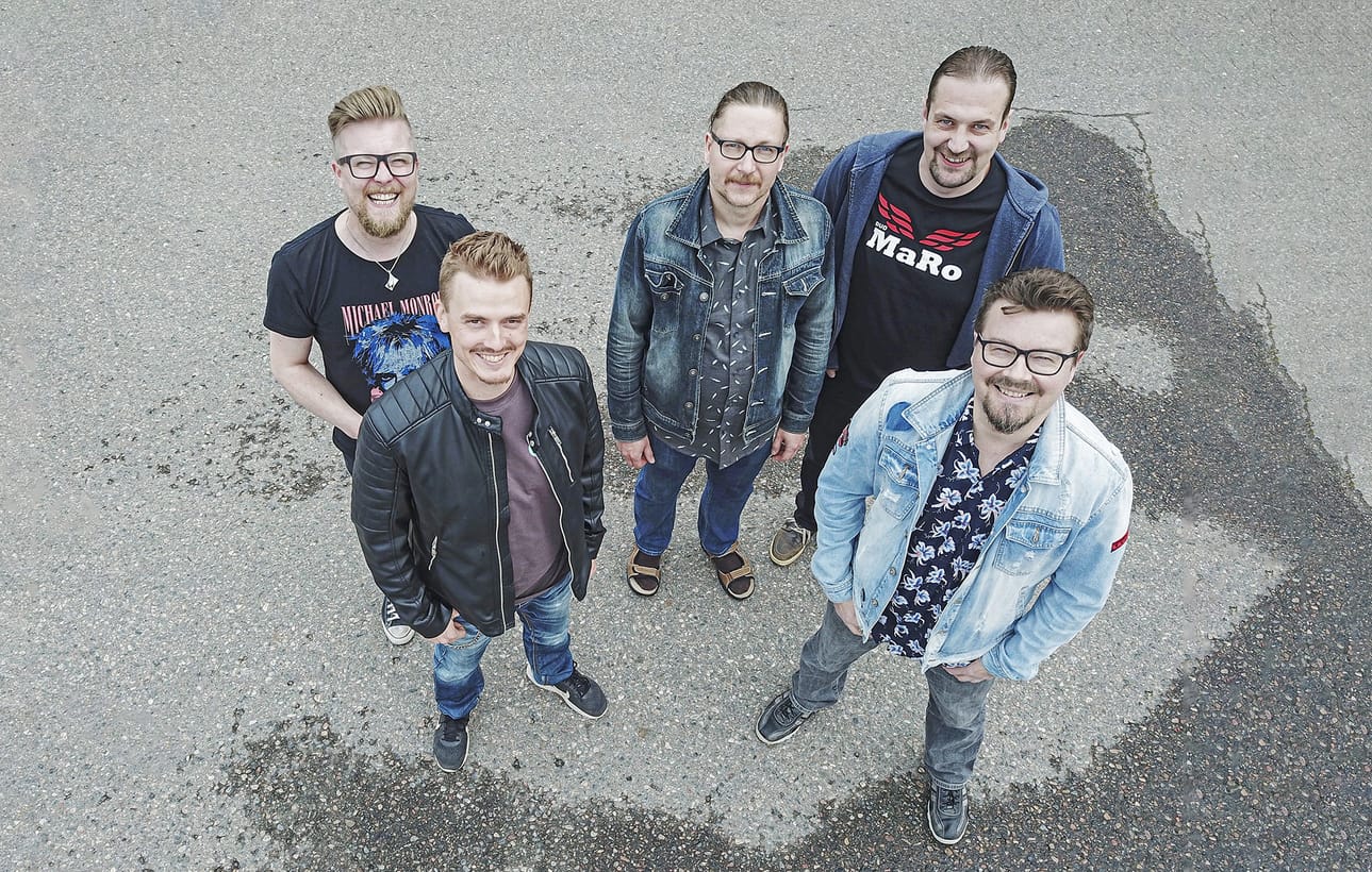 Akustisen MaRo-kaksikon Eero Joentakanen ja Matti Väärälä saavat keikan ajaksi ympärilleen kokonaisen yhtyeen, kun MaRo Band esiintyy tänään perjantaina.