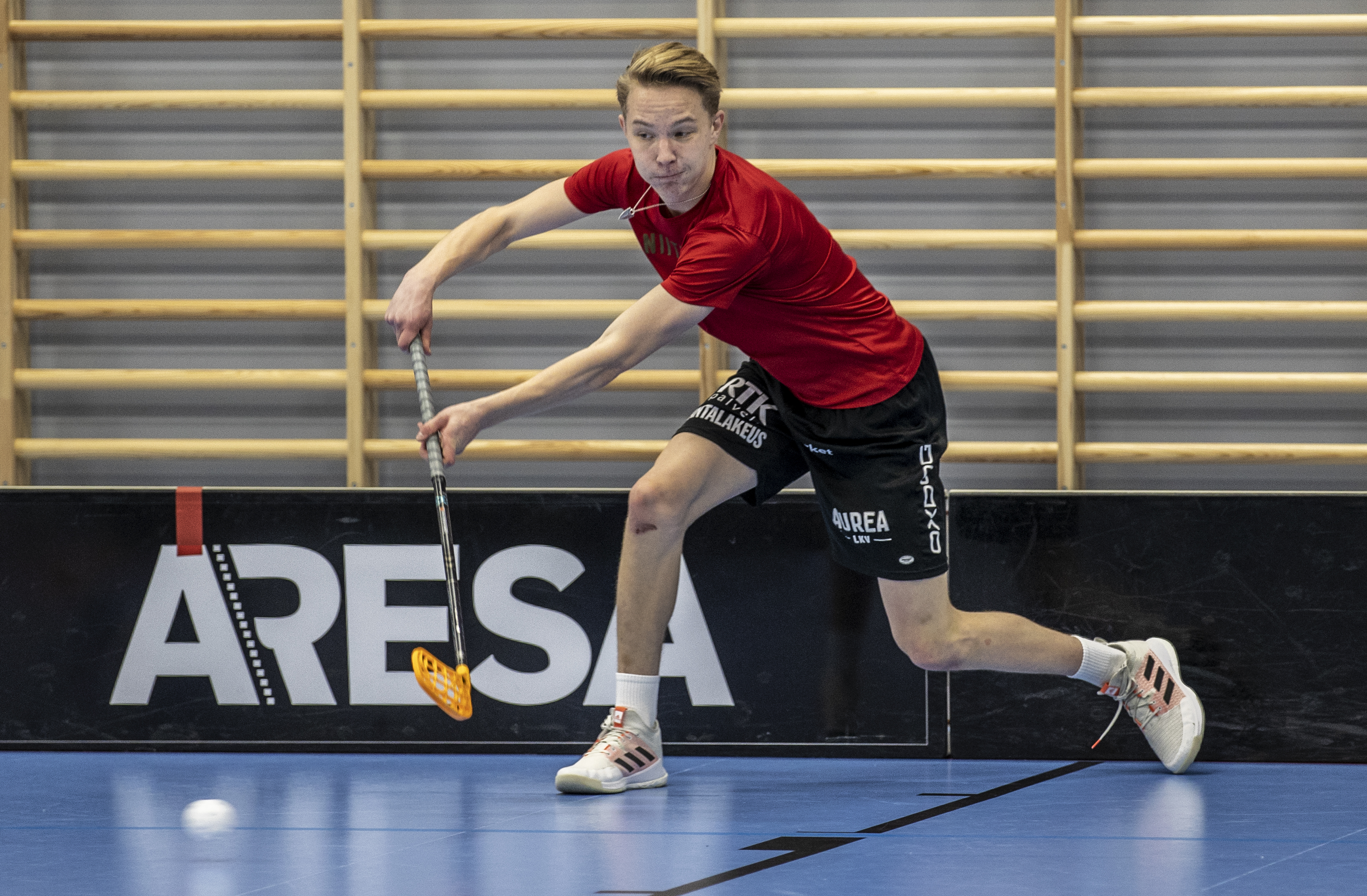 Niittomiesten suorasuu Iiro Savela vaihtaa OLS:n riveihin – "Ensi kaudella laitetaan isosti palloa uuniin ja tuodaan väriä liigaan"