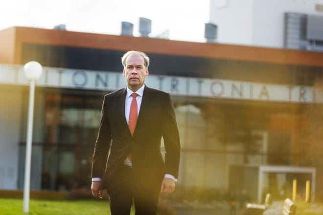 Suurlähettiläs Jarno Syrjälä on opiskellut Vaasan yliopistossa. Perjantaina hän puhui Yliopistolla suomalaisten yritysten mahdollisuuksista Kiinan markkinoilla. KUVA: JARNO PELLINEN