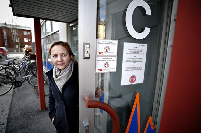 Seinäjoella Terveystalo on järjestänyt hengitystieoireisille oman eristetyn tilan, kertoo aluejohtaja Titta Luoma-Kohtala. Tilaan on oma sisäänkäynti ja henkilökunta ottaa potilaat vastaan täysissä suojavarusteissa. KUVA: TOMI KOSONEN