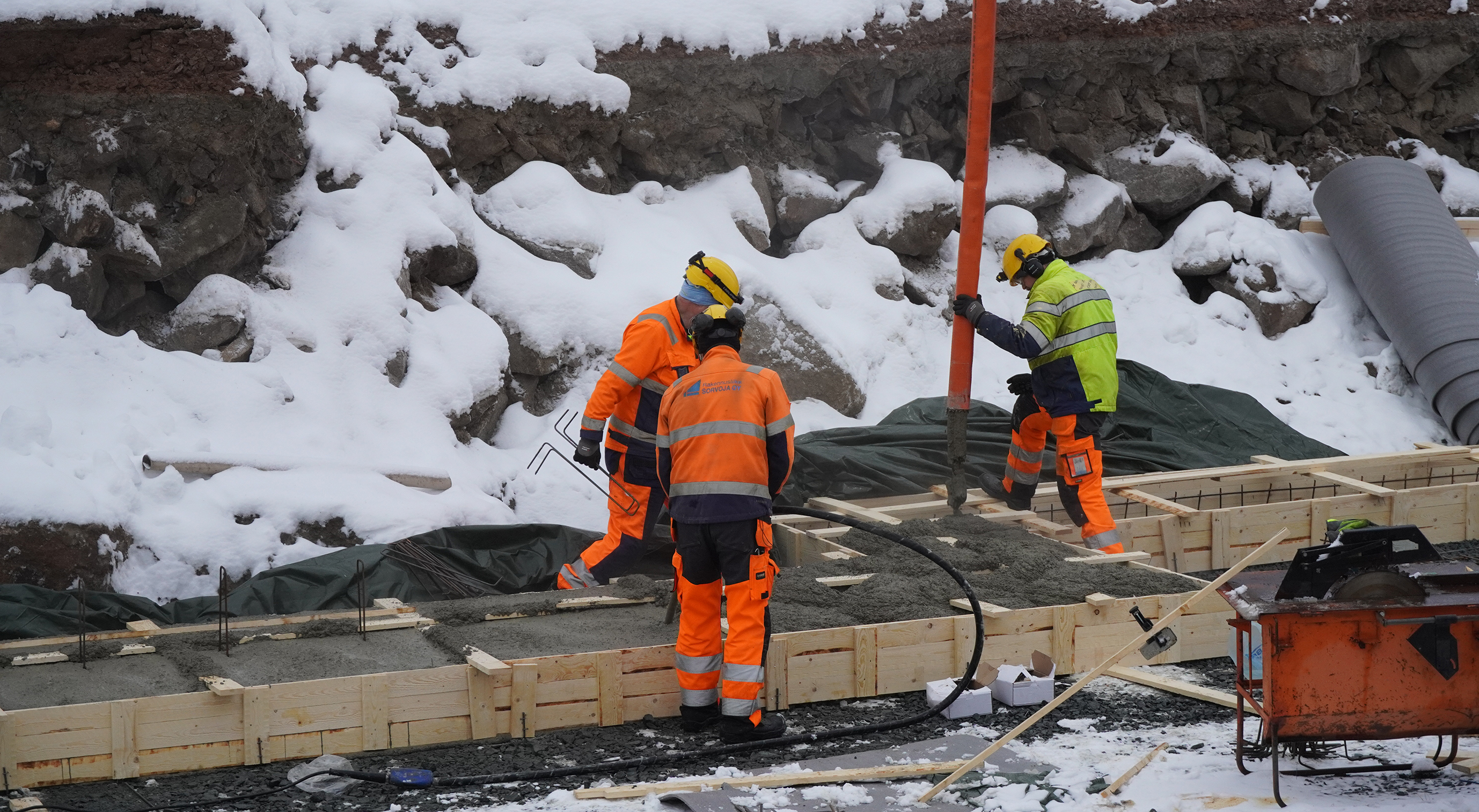 Perustukset palvelurakennukselle muurattiin viime viikolla. 