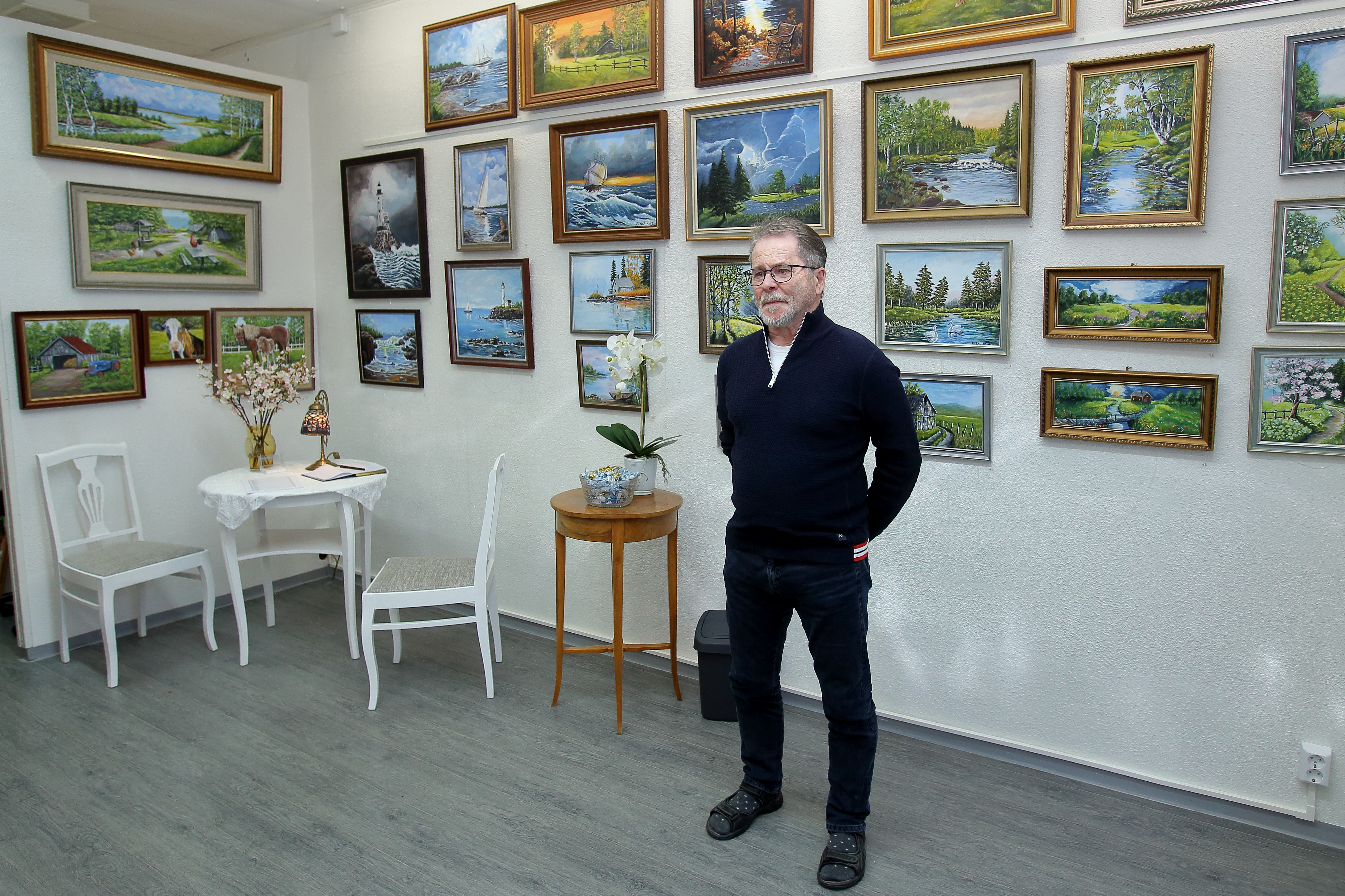 Matti Rautio avaa taidehuoneen Laivurinkadulle: "Tänne voi piipahtaa katsomaan tauluja ilman ostopakkoa"