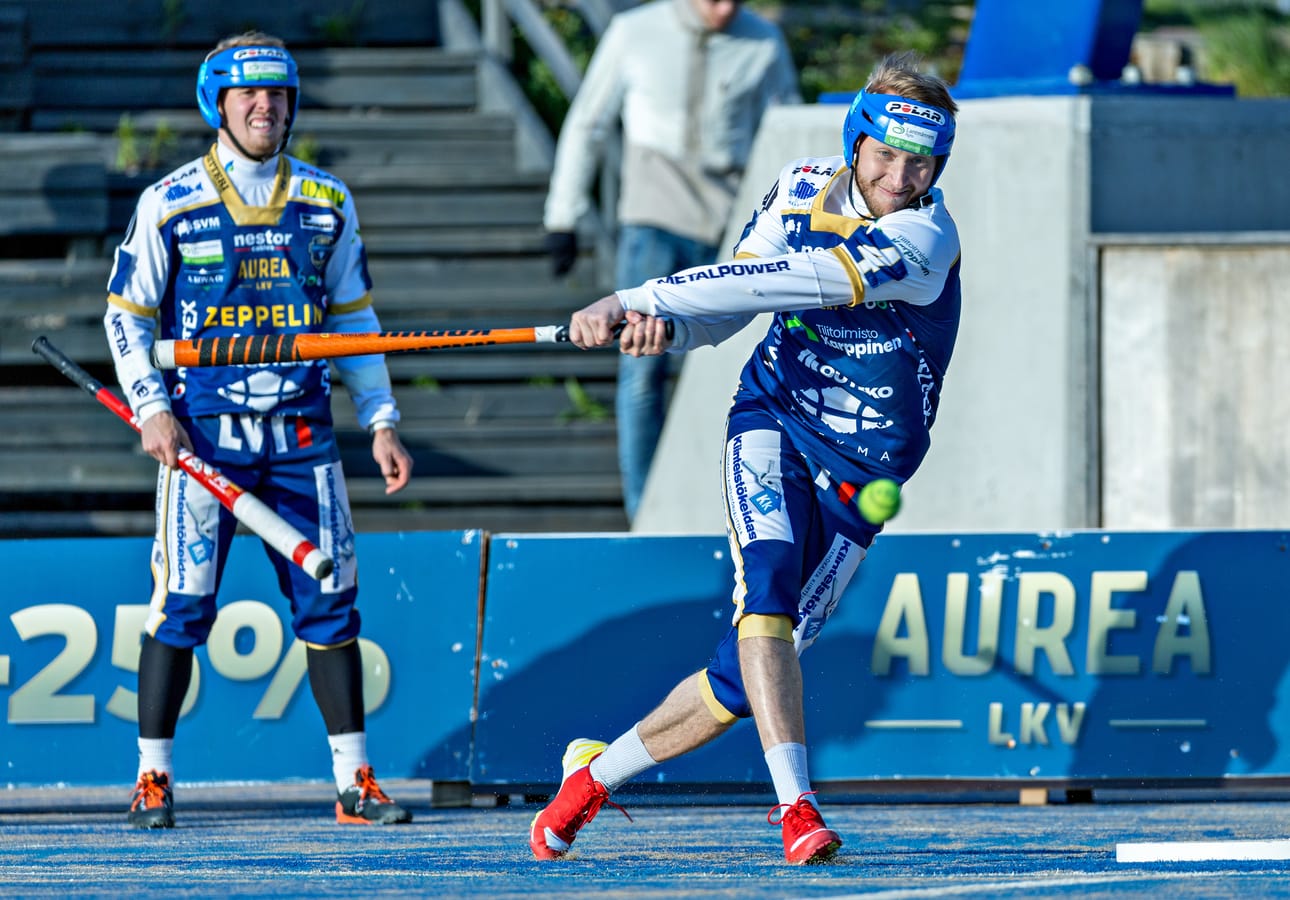 KeKi:n Antti Korhoselle (oik.) kirjattiin Sotkamossa kaksi lyötyä juoksua. Vaivoista viime aikoina kärsinyt Korhonen joutui tällä kertaa kieltäytymään Itä–Länsi-valinnasta kohteliaasti.