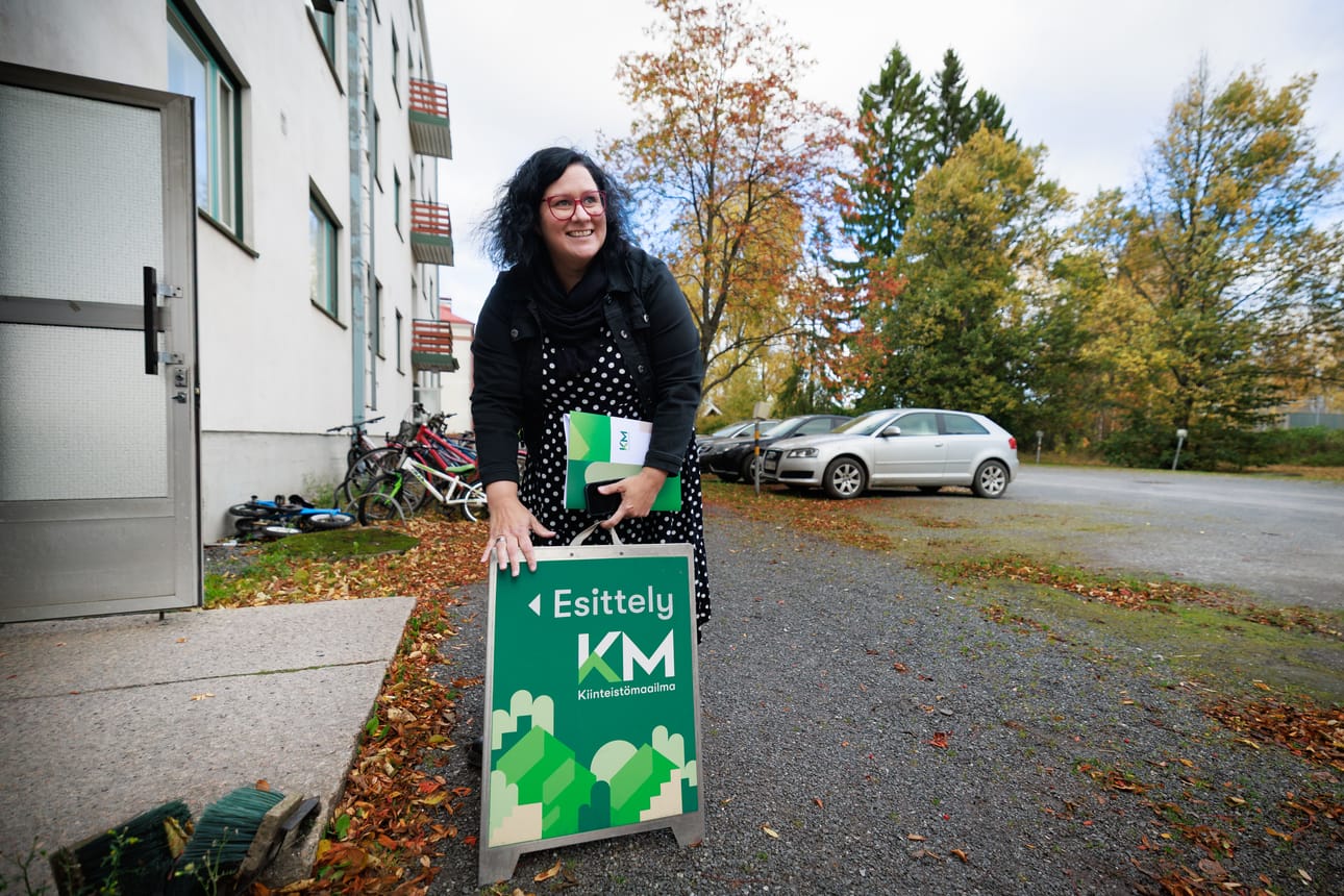 Heidi-Maria Maijala sai tänä syksynä ainutlaatuisen toimeksiannon. Hän sai välitettäväkseen Ruukintien vanhat rautatiekasarmit. Niitä myy Lakea Kiinteistöt.