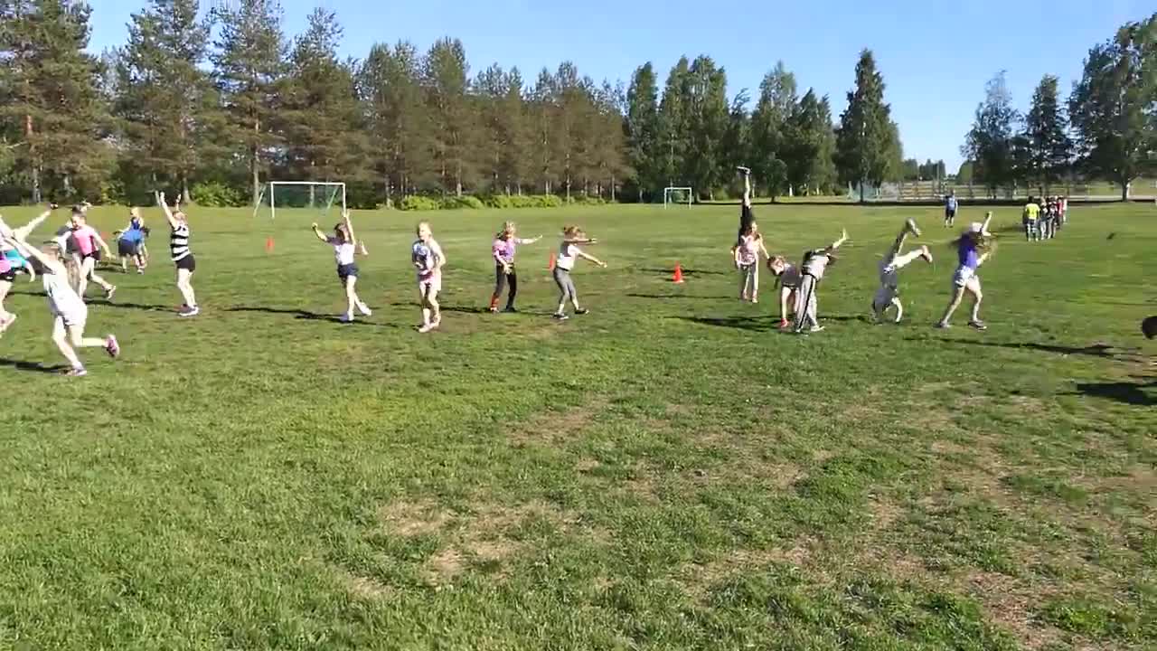 Leiriläiset ottivat kärrynpyörähaasteen vastaan