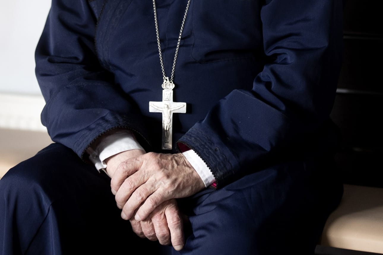 Ortodoksit haluavat oman pappinsa antamaan sairaanvoitelun kuolevalle potilaalle. Arkistokuva