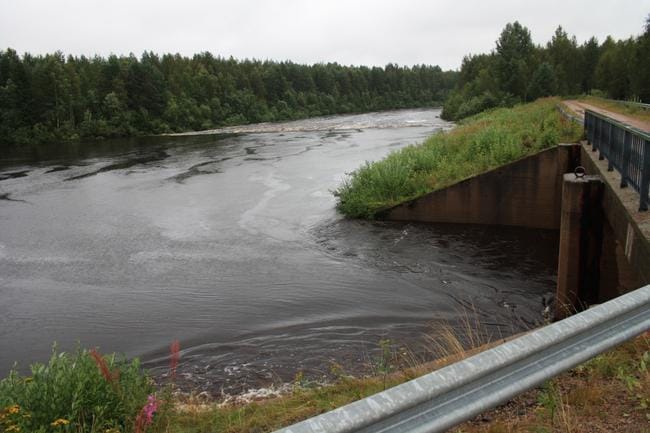 Kestilän Pihkalassa puolestaan osa Siikajoen vedestä ohjataan Uljuan altaaseen.