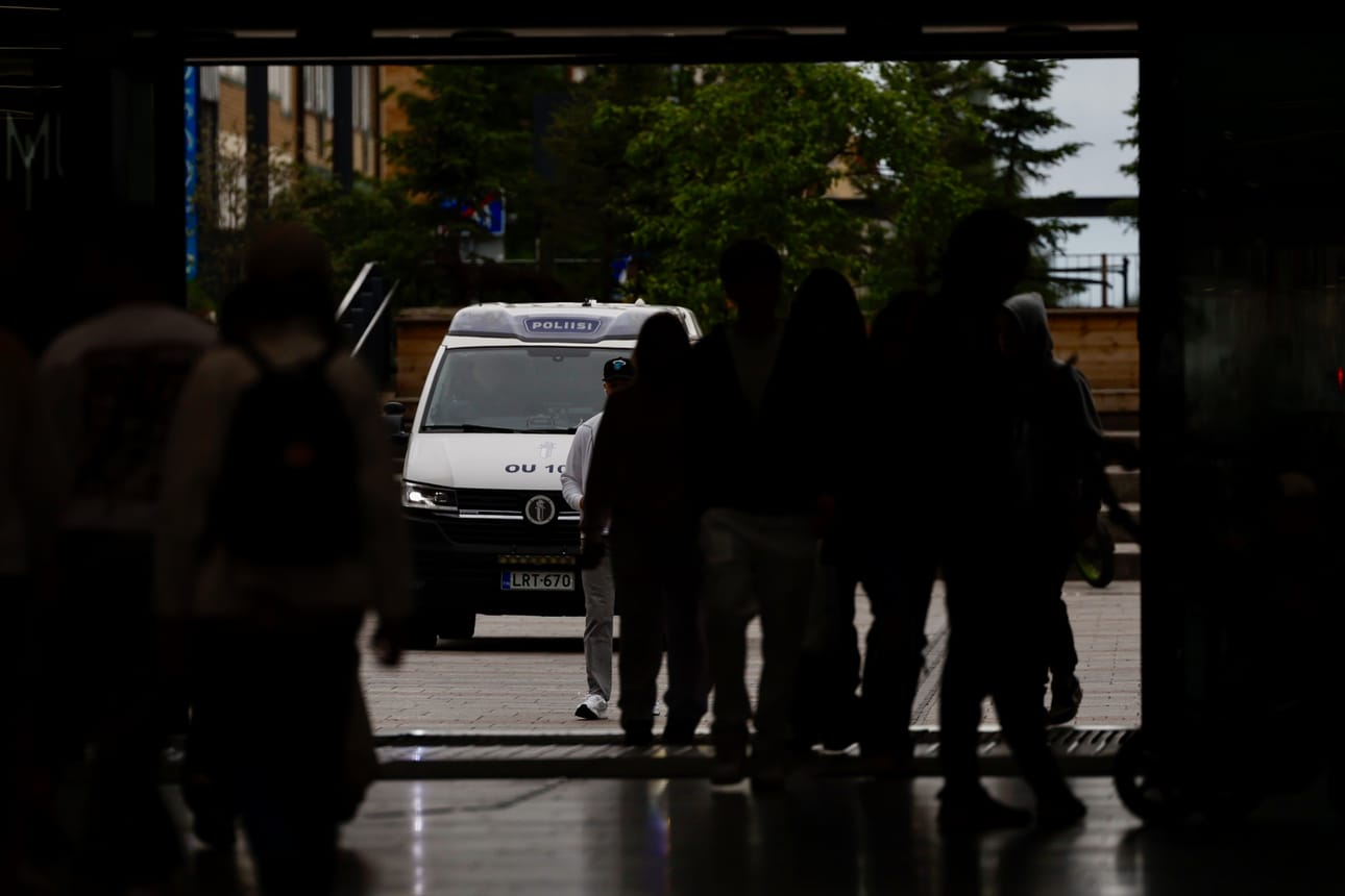 Poliisi kertoo lisänneensä läsnäoloaan Oulun keskustassa nuorisoporukan takia. Arkistokuva ei liity tapaukseen.