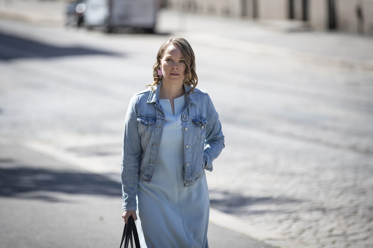 Katri Kulmuni erosi valtiovarainministerin paikalta, mutta haluaa jatkaa keskustan puheenjohtajana.