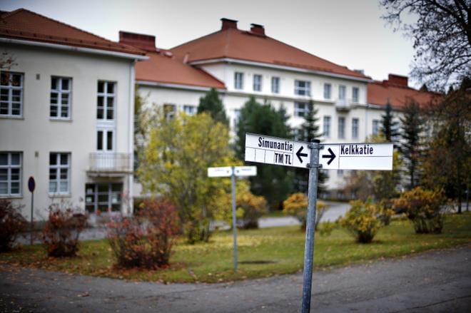 Karhun perheyhtiö aikoo toteuttaa Törnävän Piirin uusiokäytön vanhaa rakennuskantaa kunnioittaen. Arkistokuva: Tomi Kosonen