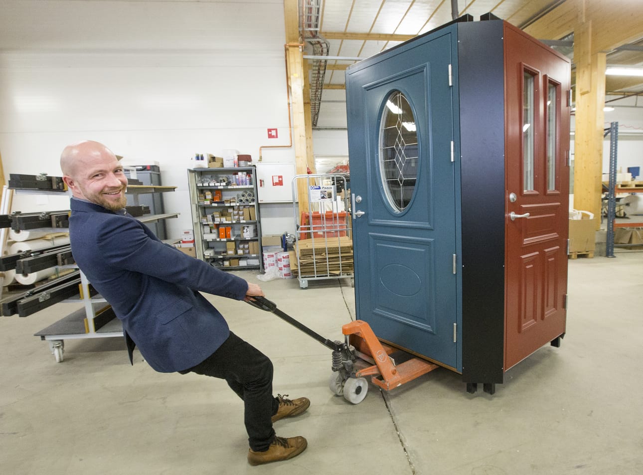 Matti Kasken johtama Kaskipuu on perheomisteinen yritys, joka valmistaa ovia ja ikkunoita. Yrityksellä on tuotantoa Oulun Ylikiimingissä, Haapajärvellä, Viitasaarella ja Latviassa.