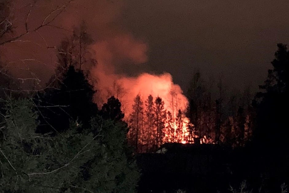 Suuri omakotitalo syttyi tuleen myöhään torstai-iltana.