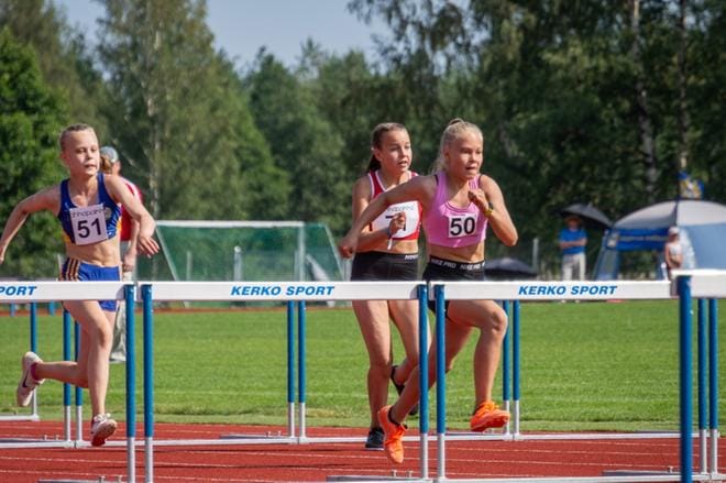 Ankkurien 9-15 -vuotiaat yleisurheilijat kilpailivat upeasti Etelä-Pohjanmaan piirin sisumestaruuskisoissa 27.-28.7. Alavudella. Kuva: Jani Vuorela.