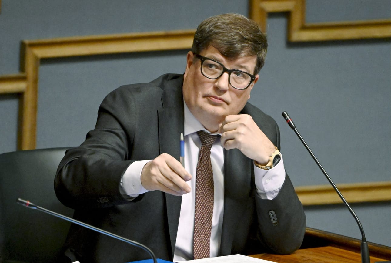 Työministeri Arto Satosen mukaan yritykset käynnistää työmarkkinaosapuolten väliset neuvottelut vientivetoisesta palkkamallista ovat epäonnistuneet. LEHTIKUVA / Vesa Moilanen