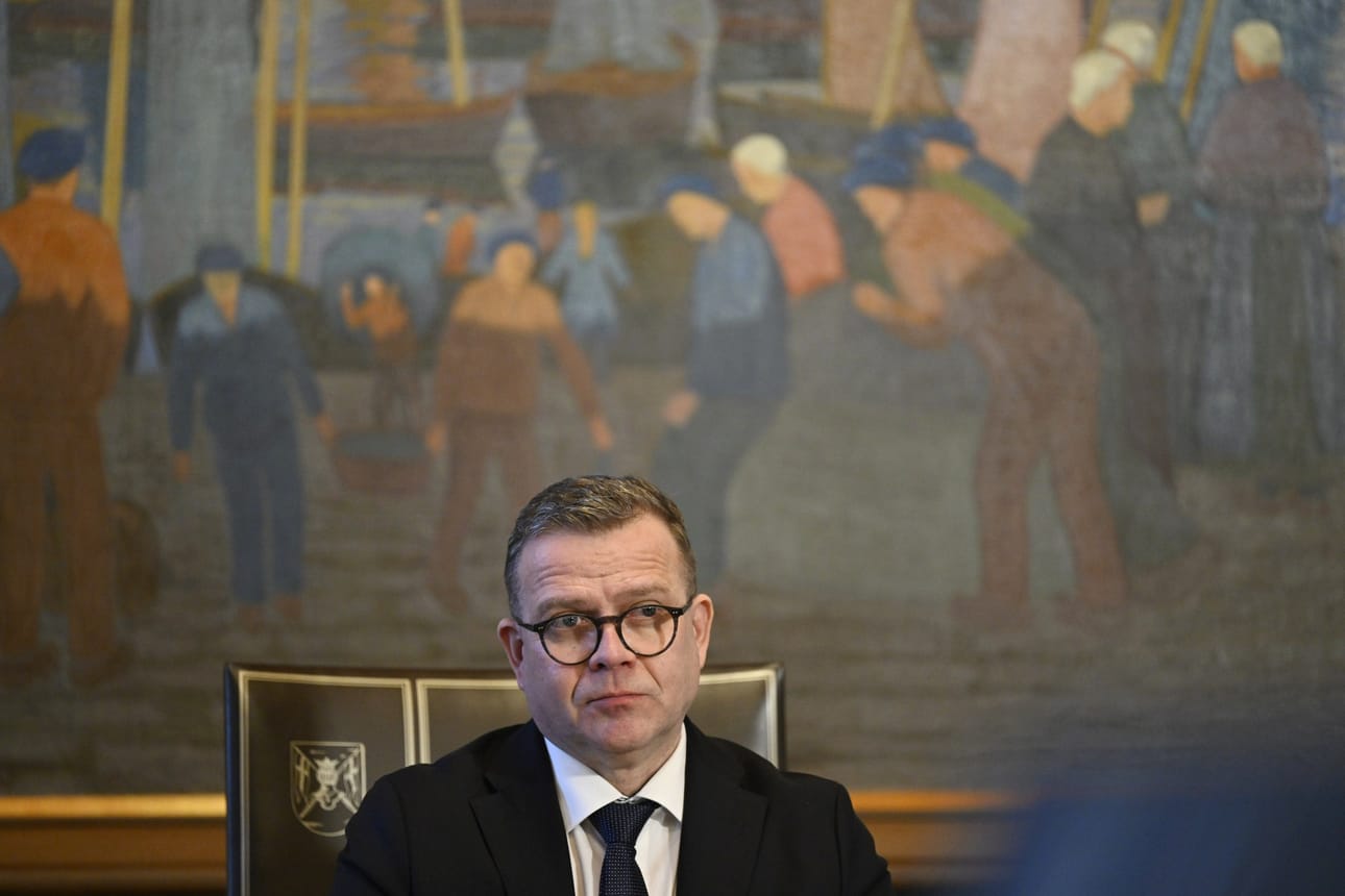 Pääministeri Petteri Orpo (kok.) sanoi perjantaina, että Unkarin on aika päättää nopeasti, onko se mukana vai ei. Orpo tarkoitti sitä, onko Unkari mukana EU:n kanssa tukemassa Ukrainaa. LEHTIKUVA / EMMI KORHONEN