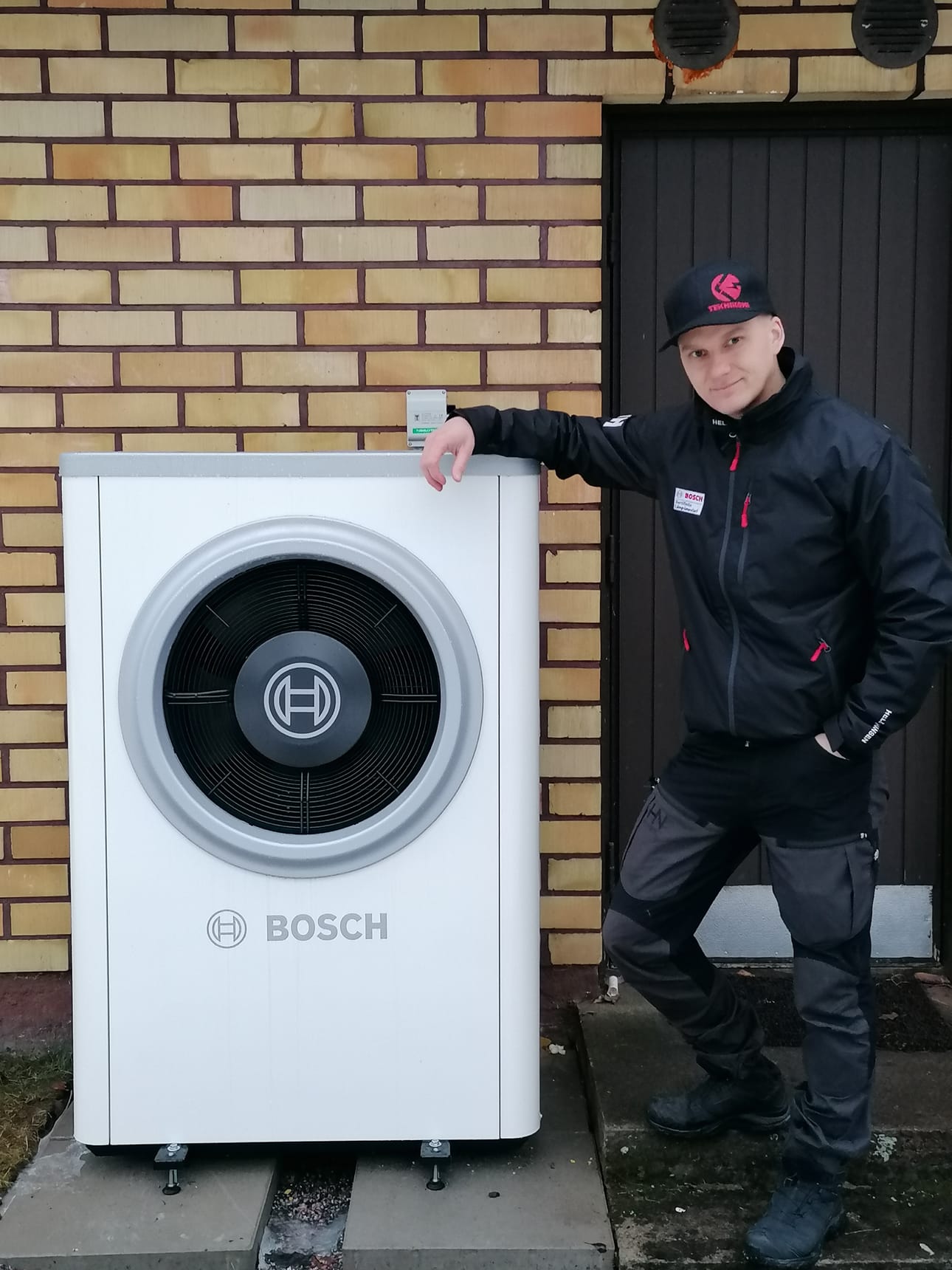 "Tähän kotiin laitettiin Boschin huippumoderni ilma-vesilämpöpumppu ja tehtiin myös uusi lämpöverkko uusilla pattereilla."