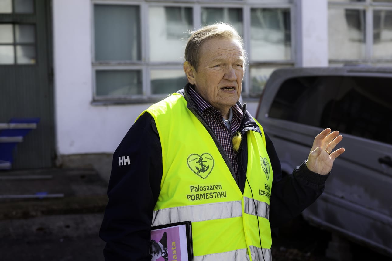 Vaasan kaupunki järjesti kävelykierroksen Rahkolan ja Saipputehtaan alueille huhtikuussa. Kierroksella paikallishistorian tuntija Heimo Hokkanen kertoi alueen ja Antti Rahkolan historiasta.
