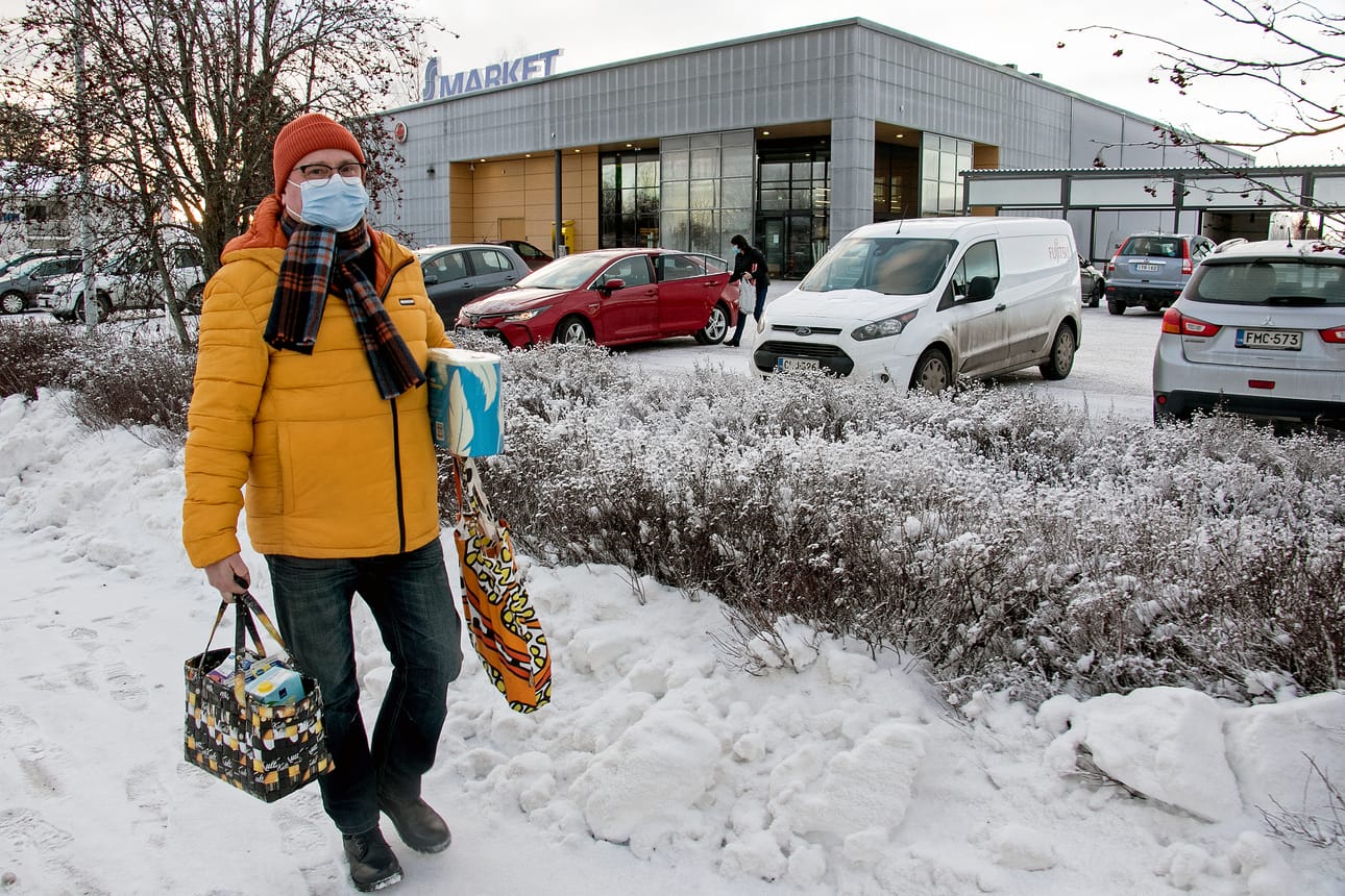 Teuvalainen Antti Mikkilä piipahti ostoksilla uudessa kaupassa ja tykkäsi kovasti sen tarjonnasta ja ulkoasusta.
