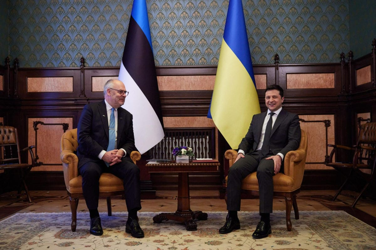 Zelenskyi (kuvassa oikealla) kertoi asiasta yhteisessä lehdistötilaisuudessaan Viron presidentin Alar Karisin kanssa. LEHTIKUVA/AFP