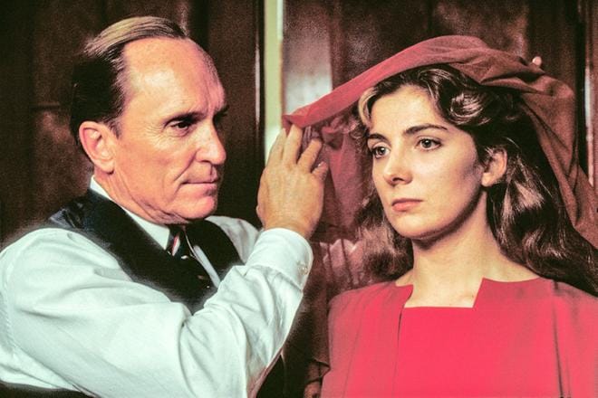 Margaret Atwoodin romaanin ensimmäinen filmatisointi valmistui vuonna 1990. Päärooleissa ovat Robert Duvall ja Natasha Richardson. KUVA: Yle Kuvapalvelu