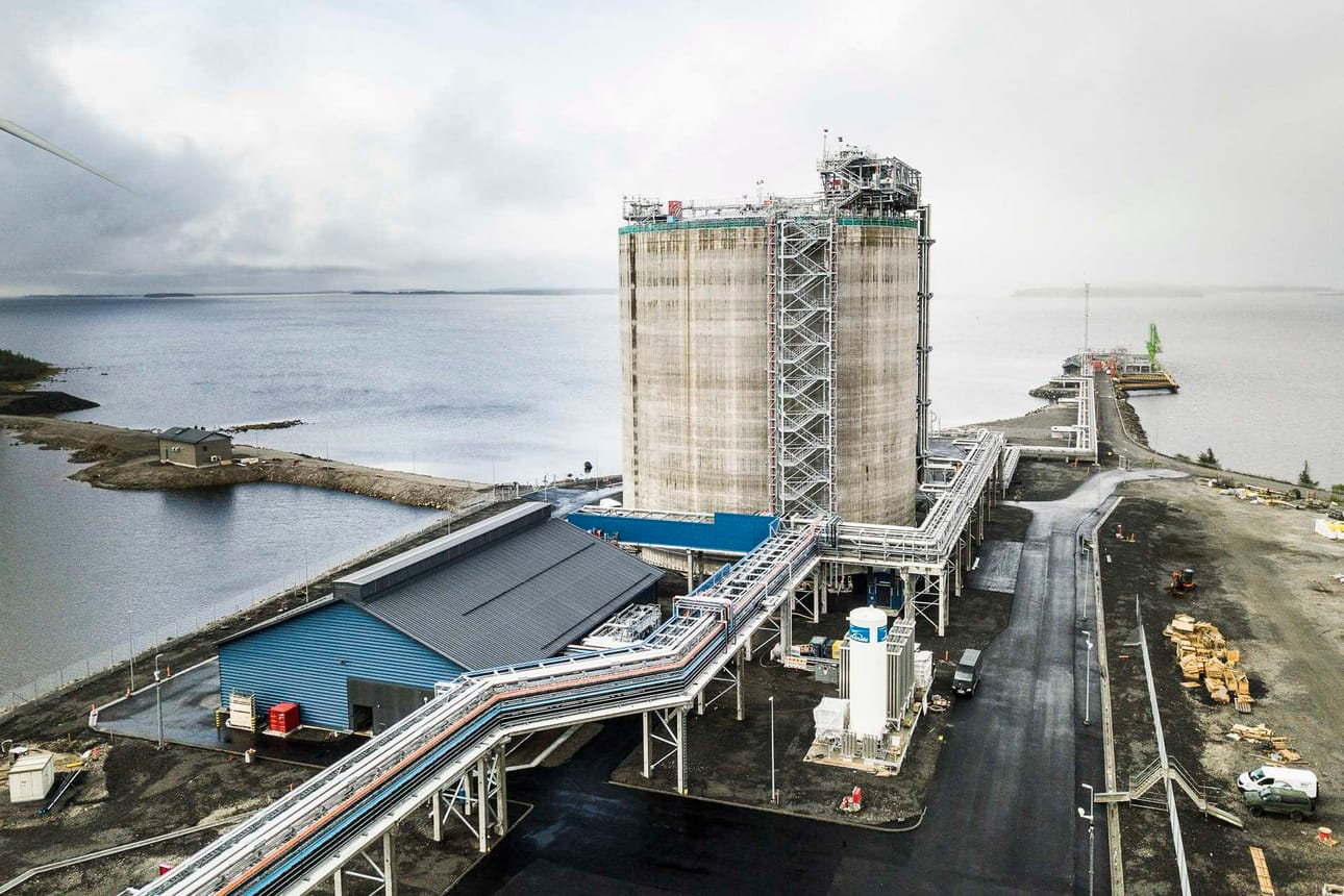 Torniossa on Pohjoismaiden suurin LNG-terminaali, jonne tuodaan nesteytettyä kaasua laivoilla. Maan läpi rakennettava kaasuputki voisi kulkea sen kautta.
