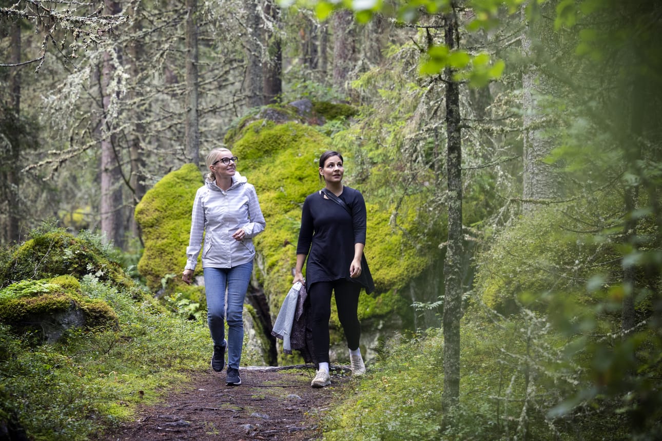 Miina Korpilähteelle ja Emine Ehrströmille Sundomin lähimetsät ovat rakkaita.