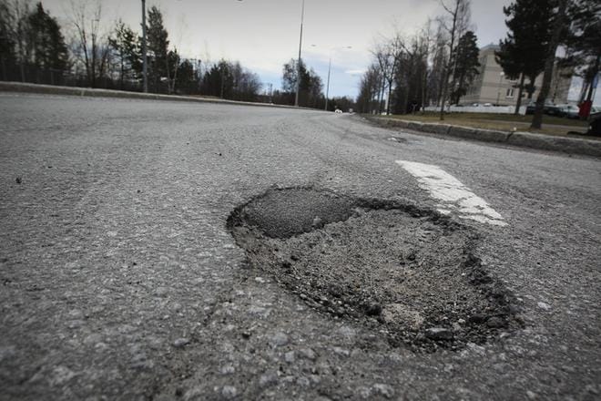Vaasan katuverkon korjausvelka on kasvanut jo usean vuoden ajan. KUVA: KARI LÖFHJELM
